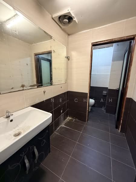 3.5-storey Terraced House for Sale in Taman Bukit Idaman (Selayang) - Elaine Cheah - Bathroom - PropertyGuru.com.my