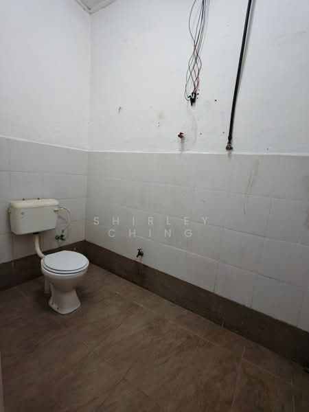 Kedai untuk Disewa di Taman Ungku Tun Aminah (Skudai) - Shirley Ching - Bathroom - PropertyGuru.com.my