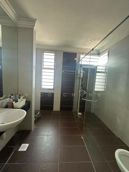 Link Bungalow for Sale in Taman Gaya (Ulu Tiram) - Nico Chong - Bathroom - PropertyGuru.com.my