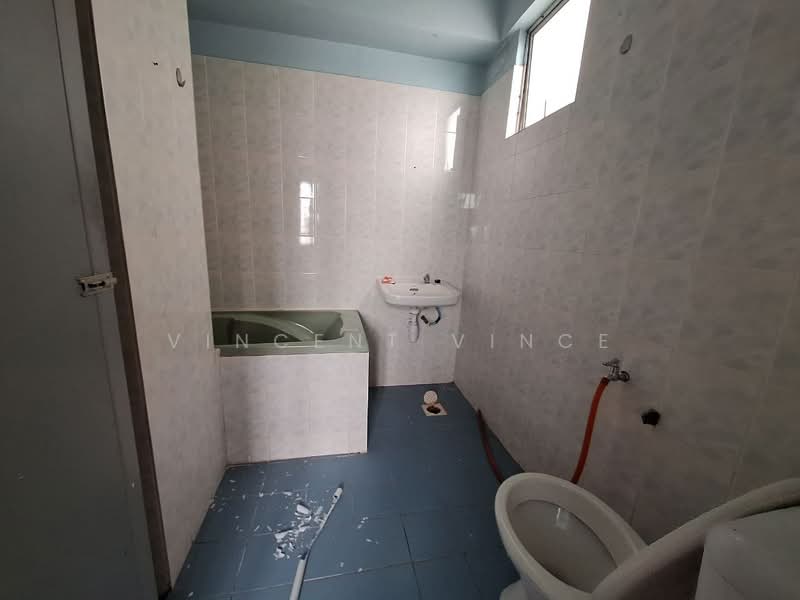Apartment for Sale at Sri Raya Apartments - Vincent Vince - Bathroom - PropertyGuru.com.my