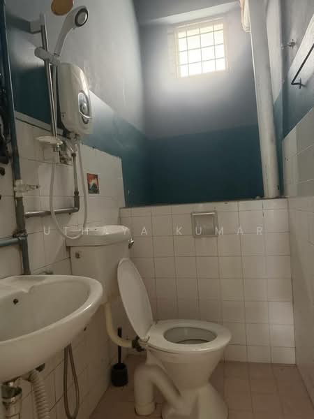 Shop for Rent in Bandar Country Homes (Rawang) - Uthaya Kumar - Bathroom - PropertyGuru.com.my