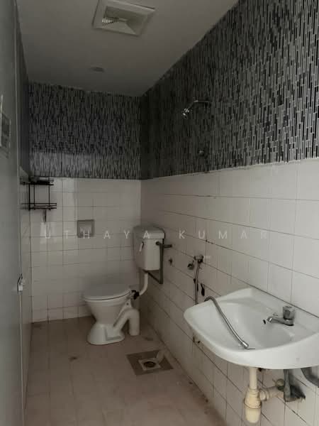 Shop for Rent in Bandar Country Homes (Rawang) - Uthaya Kumar - Bathroom - PropertyGuru.com.my