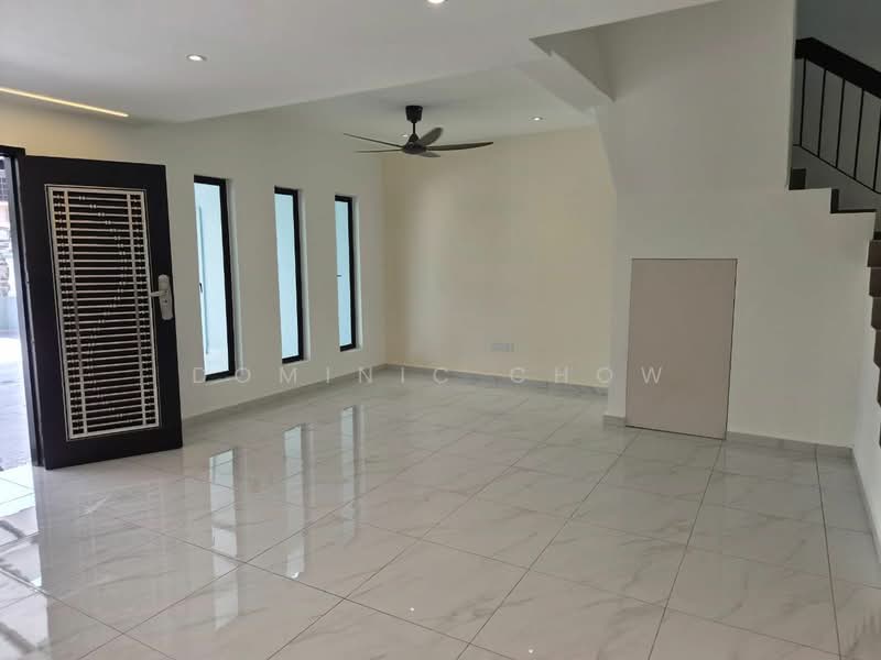 Rumah Teres 2 Tingkat untuk Disewa di Taman Johor Jaya (Johor Bahru) - Dominic Chow - Living Room - PropertyGuru.com.my