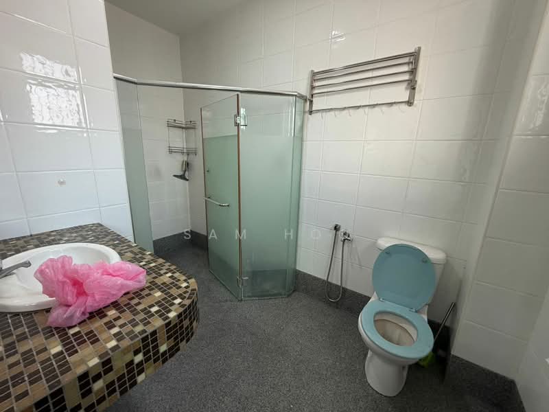 Bungalow for Rent in Bandar Sungai Long (Selangor) - Sam Hoo - Bathroom - PropertyGuru.com.my