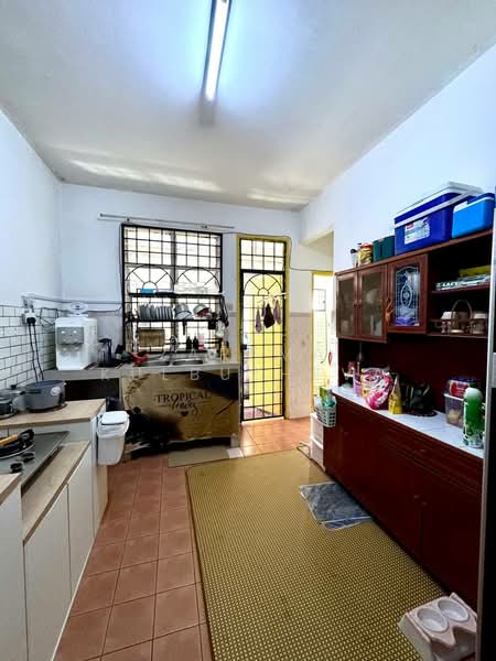 2-storey Terraced House for Sale in Taman Puncak Kinrara (Bandar Kinrara) - Zarema Kulbuzheva - Kitchen - PropertyGuru.com.my