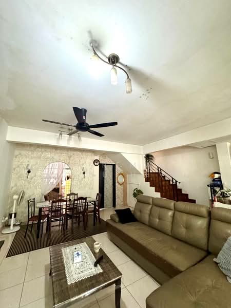 2-storey Terraced House for Sale in Taman Puncak Kinrara (Bandar Kinrara) - Zarema Kulbuzheva - Living Room - PropertyGuru.com.my