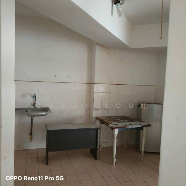 Kondominium untuk Dijual di Regency Condominium - Candy Soon - Kitchen - PropertyGuru.com.my