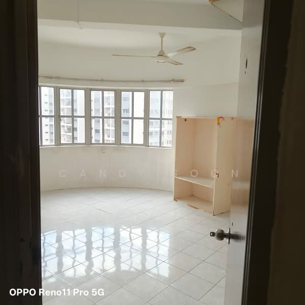 Kondominium untuk Dijual di Regency Condominium - Candy Soon - Living Room - PropertyGuru.com.my