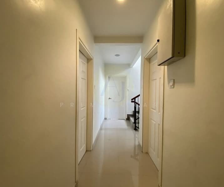 Rumah Banglo untuk Dijual di Kampung Cheras Baru (Ampang) - Prem Kumar - Corridor - PropertyGuru.com.my