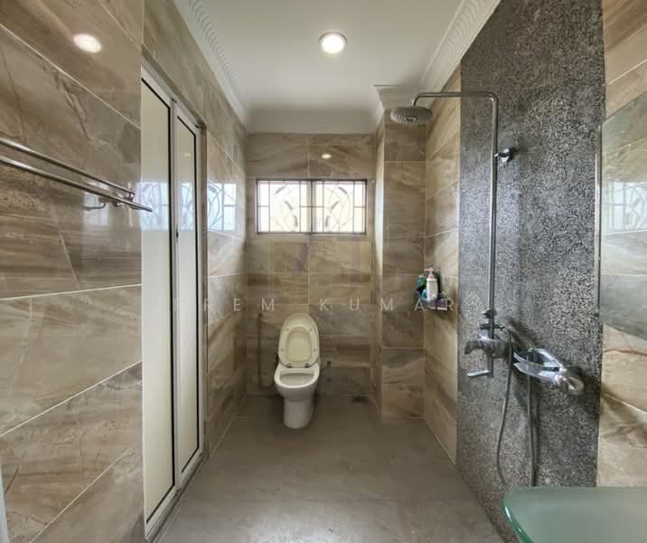 Rumah Banglo untuk Dijual di Kampung Cheras Baru (Ampang) - Prem Kumar - Bathroom - PropertyGuru.com.my
