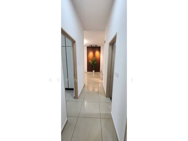 Servis Apartment untuk Dijual di Pinnacle Tower - Bernice Tee - Corridor - PropertyGuru.com.my