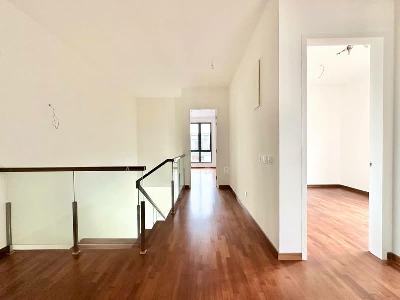 Rumah Berkembar untuk Dijual di Eco Sanctuary (Telok Panglima Garang) - Ali Idris - Corridor - PropertyGuru.com.my