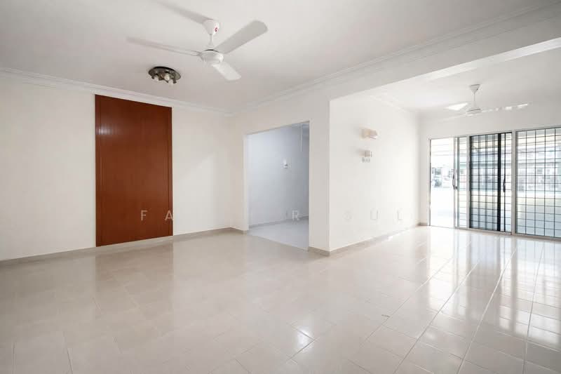 Rumah Teres 2 Tingkat untuk Dijual di Seksyen 19 (Shah Alam) - Farah Rasul - Living Room - PropertyGuru.com.my