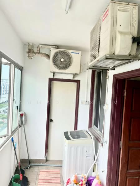 Kondominium untuk Dijual di University Tower - Ahmad Muslim - Balcony - PropertyGuru.com.my