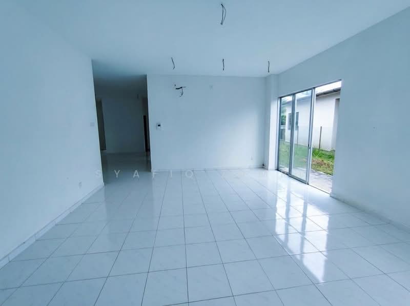 Semi-Detached House for Sale in Kotasas (Kuantan) - Syafiq Zamri - Living Room - PropertyGuru.com.my