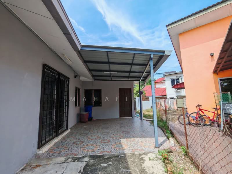 1.5-storey Terraced House for Sale in Seksyen 28 (Shah Alam) - Mahafiz . - Exterior - PropertyGuru.com.my