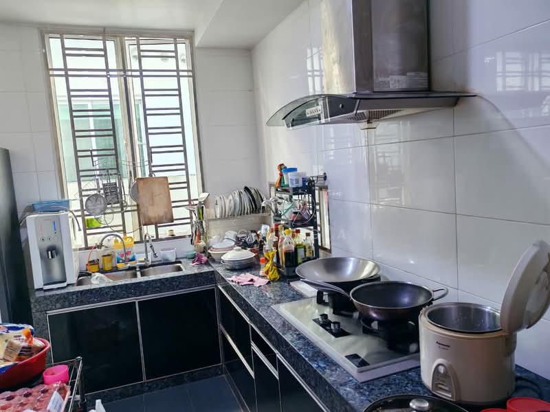 Cluster House for Sale in Taman Mount Austin (Tebrau) - Joyce Gan - Kitchen - PropertyGuru.com.my