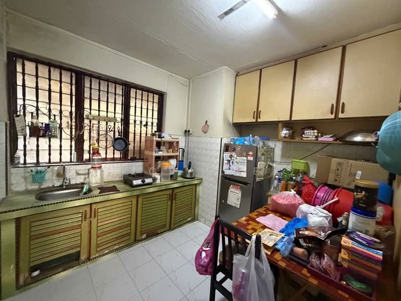 Flat for Sale at Flat Taman Ungku Tun Aminah - Zoey Lee - Kitchen - PropertyGuru.com.my
