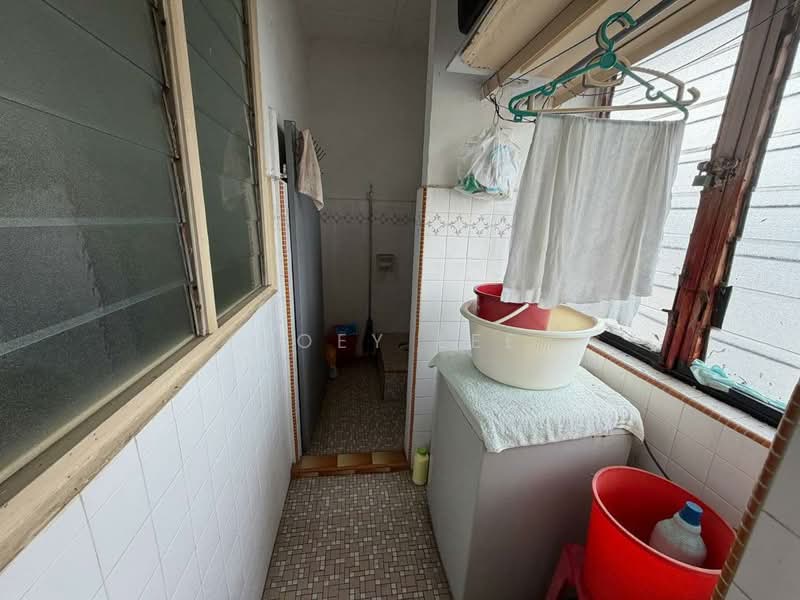 Flat for Sale at Flat Taman Ungku Tun Aminah - Zoey Lee - Balcony - PropertyGuru.com.my