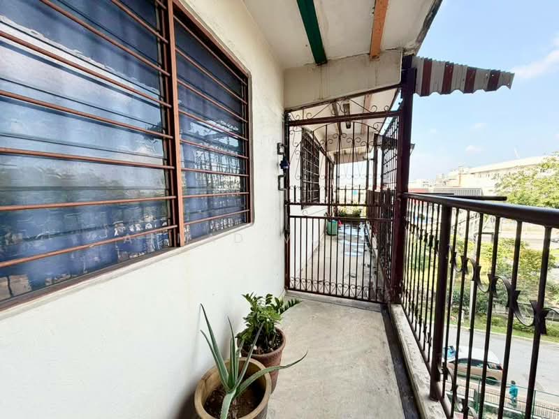 Rumah Flat untuk Dijual di Flat PKNS Seksyen 8 - Ahmad Muslim - Balcony - PropertyGuru.com.my