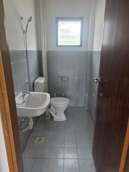 Pangsapuri untuk Disewa di Ria 1 - Calley Chin - Bathroom - PropertyGuru.com.my