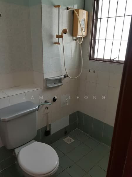 Rumah Teres 2 Tingkat untuk Disewa di Usj 26 (Subang Jaya) - Jamie Leong - Bathroom - PropertyGuru.com.my