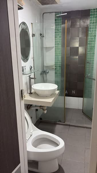 Pangsapuri untuk Disewa di Bayu Puteri 3 - Kavin Tan - Bathroom - PropertyGuru.com.my