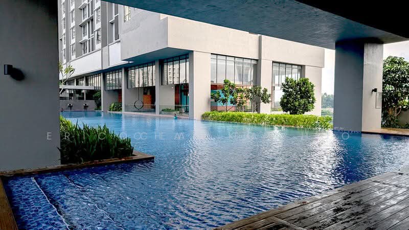 Servis Apartment untuk Disewa di Emerald 9 - Ocean Tan - Pool - PropertyGuru.com.my