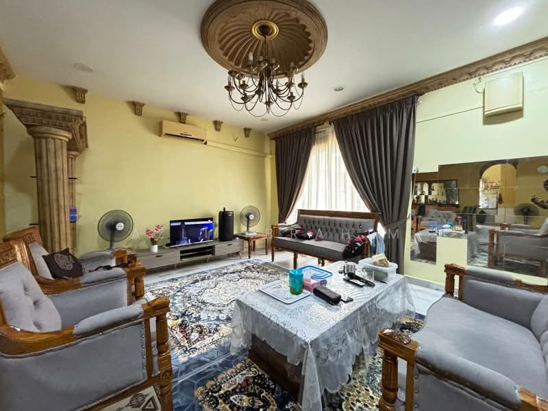 Rumah Teres 2.5 Tingkat untuk Dijual di Kampung Sungai Kayu Ara (Petaling Jaya) - Azli Ibrahim - Living Room - PropertyGuru.com.my