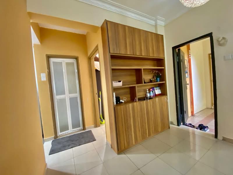 Pangsapuri untuk Dijual di Sanjung Apartment - Azli Ibrahim - Entrance - PropertyGuru.com.my