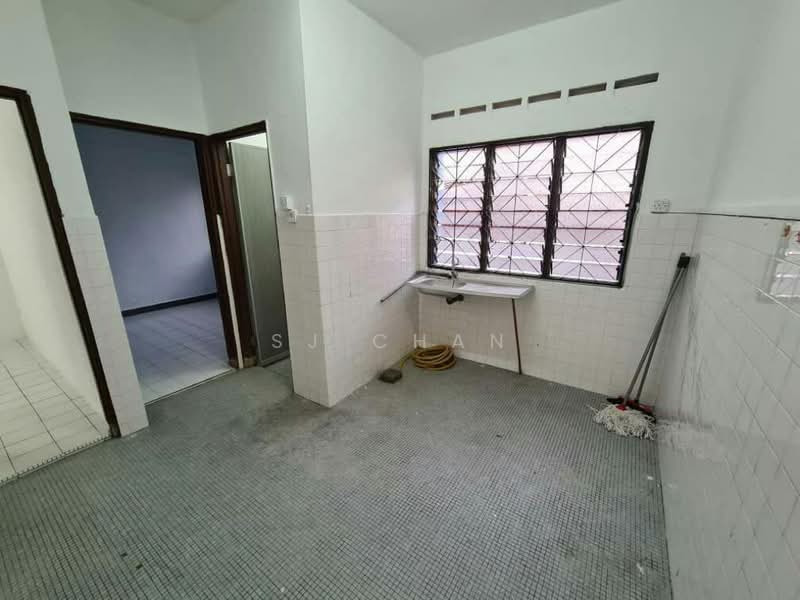 Rumah Teres 2 Tingkat untuk Disewa di Taman Johor Jaya (Johor Bahru) - SJ CHAN - Kitchen - PropertyGuru.com.my