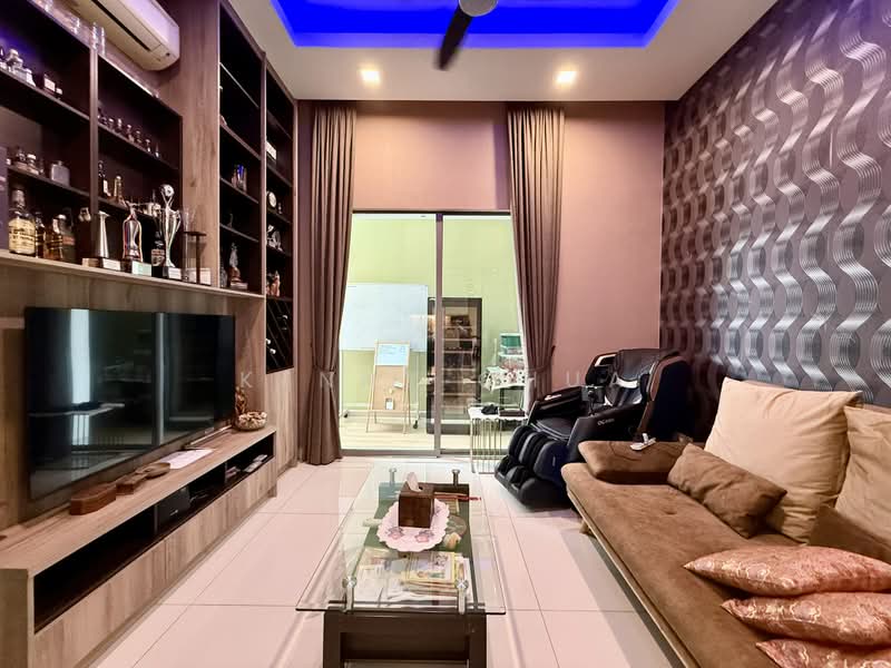 Rumah Berkembar untuk Dijual di Temasya Glenmarie (Glenmarie) - Kenny Chua - Living Room - PropertyGuru.com.my