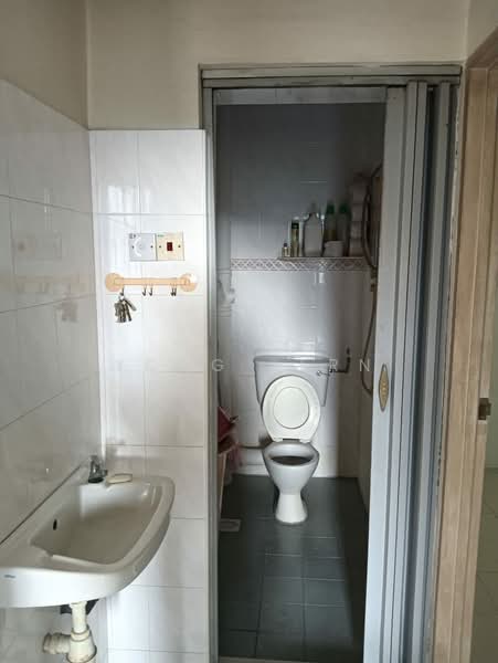 Apartment for Sale at Nipah Emas - Yong Sern - Bathroom - PropertyGuru.com.my