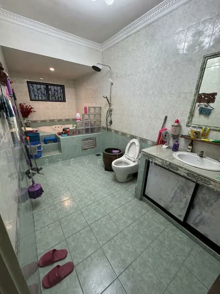 Rumah Teres 2 Tingkat untuk Dijual di Ampang Jaya (Ampang) - Steve Yong - Bathroom - PropertyGuru.com.my