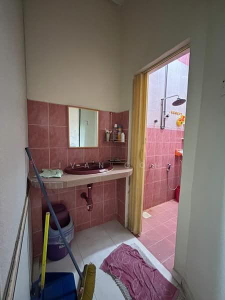 2-storey Terraced House for Sale in Taman Datuk Thamby Chik Karim (Batu Berendam) - Ivan Goh - Bathroom - PropertyGuru.com.my