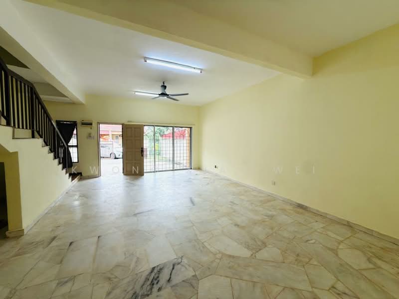 Rumah Teres untuk Dijual di Taman Tun Perak (Rawang) - Kwong Xiao Wei - Living Room - PropertyGuru.com.my