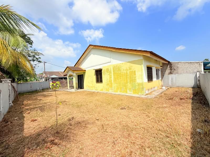 1-storey Terraced House for Sale in Bukit Beruntung (Selangor) - Muhairi Rahman - Exterior - PropertyGuru.com.my