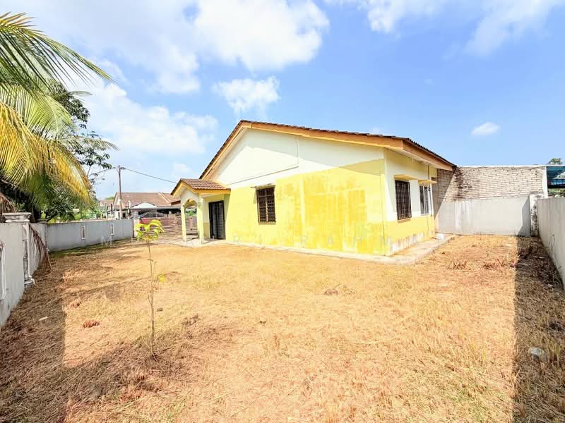 1-storey Terraced House for Sale in Bukit Beruntung (Selangor) - Muhairi Rahman - Exterior - PropertyGuru.com.my