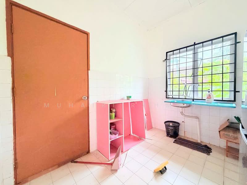 1-storey Terraced House for Sale in Bukit Beruntung (Selangor) - Muhairi Rahman - Kitchen - PropertyGuru.com.my