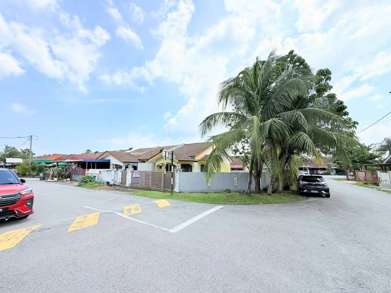 1-storey Terraced House for Sale in Bukit Beruntung (Selangor) - Muhairi Rahman - Exterior - PropertyGuru.com.my