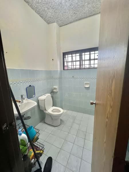 Rumah Teres 2 Tingkat untuk Dijual di Bandar Putra (Kulai) - Ida Aziz - Bathroom - PropertyGuru.com.my