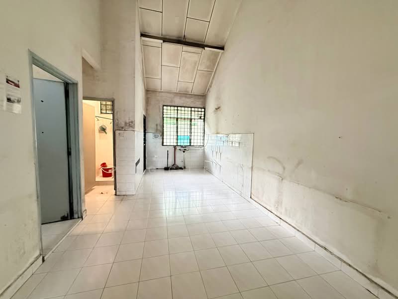 1-storey Terraced House for Sale in Senai (Kulai) - Paggie Tee - Kitchen - PropertyGuru.com.my