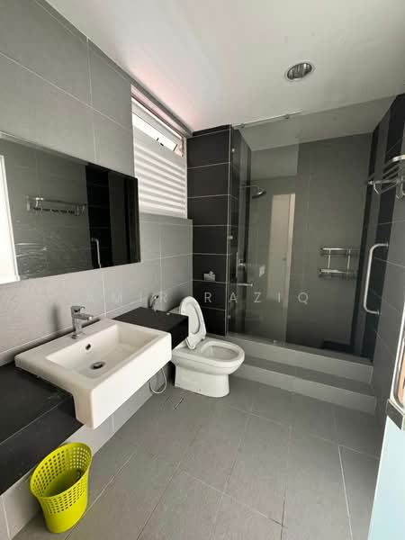 Servis Apartment untuk Disewa di Tropez Residences - Amir Raziq - Bathroom - PropertyGuru.com.my