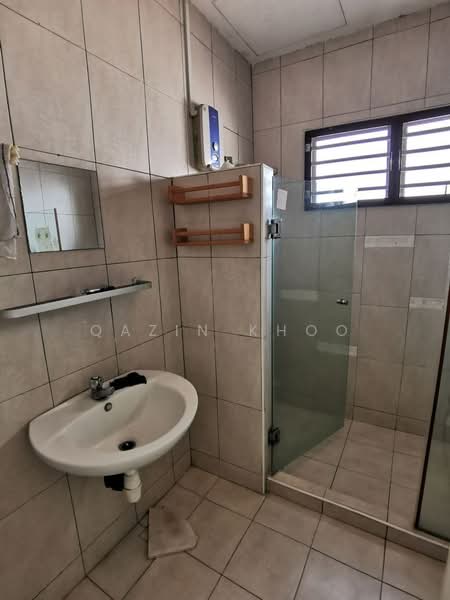 Rumah Berkembar untuk Disewa di Simpang Pulai (Perak) - Qazin Khoo - Bathroom - PropertyGuru.com.my