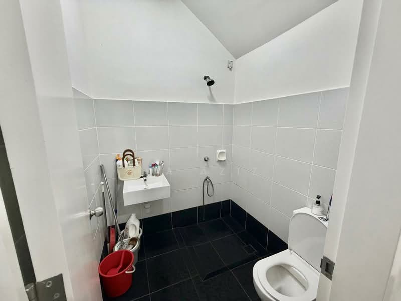 Rumah Teres untuk Dijual di Kota Masai (Pasir Gudang) - Ida Aziz - Bathroom - PropertyGuru.com.my