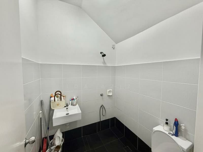Rumah Teres untuk Dijual di Kota Masai (Pasir Gudang) - Ida Aziz - Bathroom - PropertyGuru.com.my