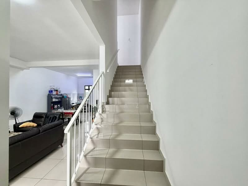Rumah Teres untuk Dijual di Kota Masai (Pasir Gudang) - Ida Aziz - Living Room - PropertyGuru.com.my