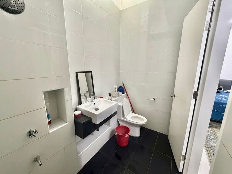Rumah Teres untuk Dijual di Kota Masai (Pasir Gudang) - Ida Aziz - Bathroom - PropertyGuru.com.my