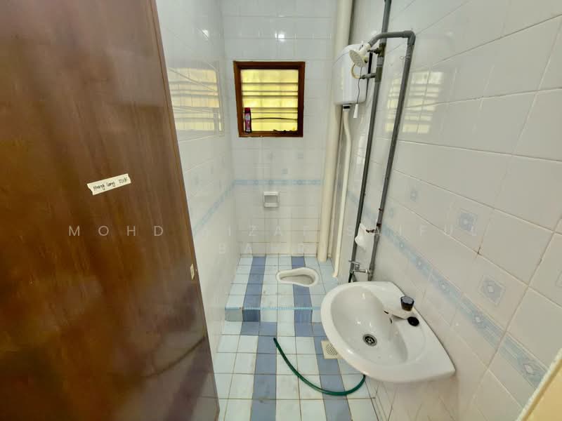 Rumah Teres 2 Tingkat untuk Dijual di Shah Alam (Selangor) - Mohd Aizat Saiful Bahri - Bathroom - PropertyGuru.com.my