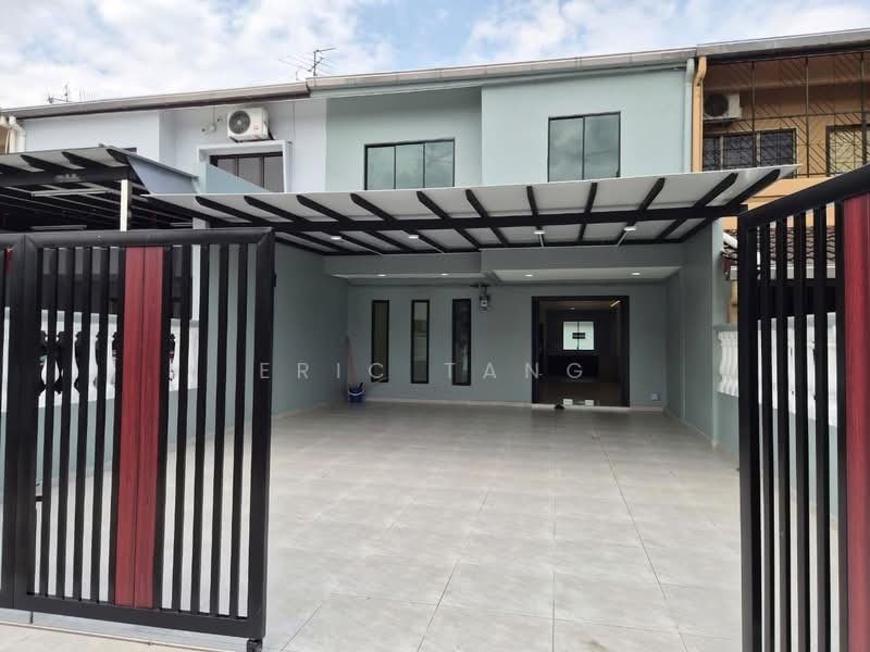 Rumah Teres 2 Tingkat untuk Disewa di Taman Johor Jaya (Johor Bahru) - Eric Tang - Exterior - PropertyGuru.com.my